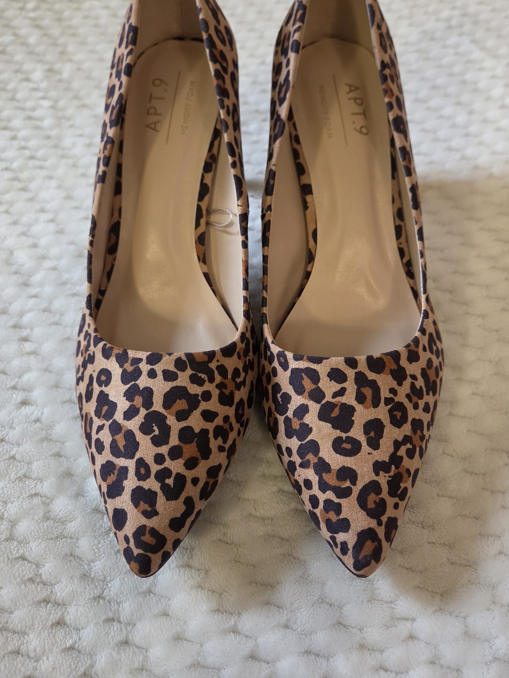 NWOB Apt. 9 women's pointed-toe pumps in leopard print. 10 medium. Memory foam